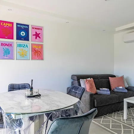 Elegance And Serenity With Terrace, View & A-c Apartman