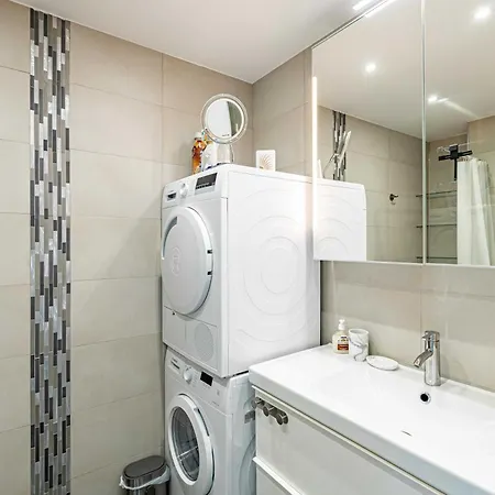 Elegance And Serenity With Terrace, View & A-c Cannes