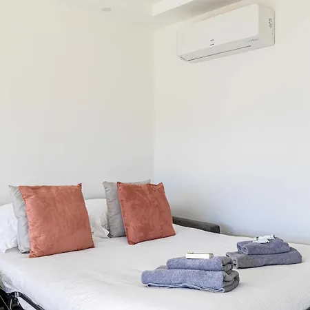 Elegance And Serenity With Terrace, View & A-c Apartman